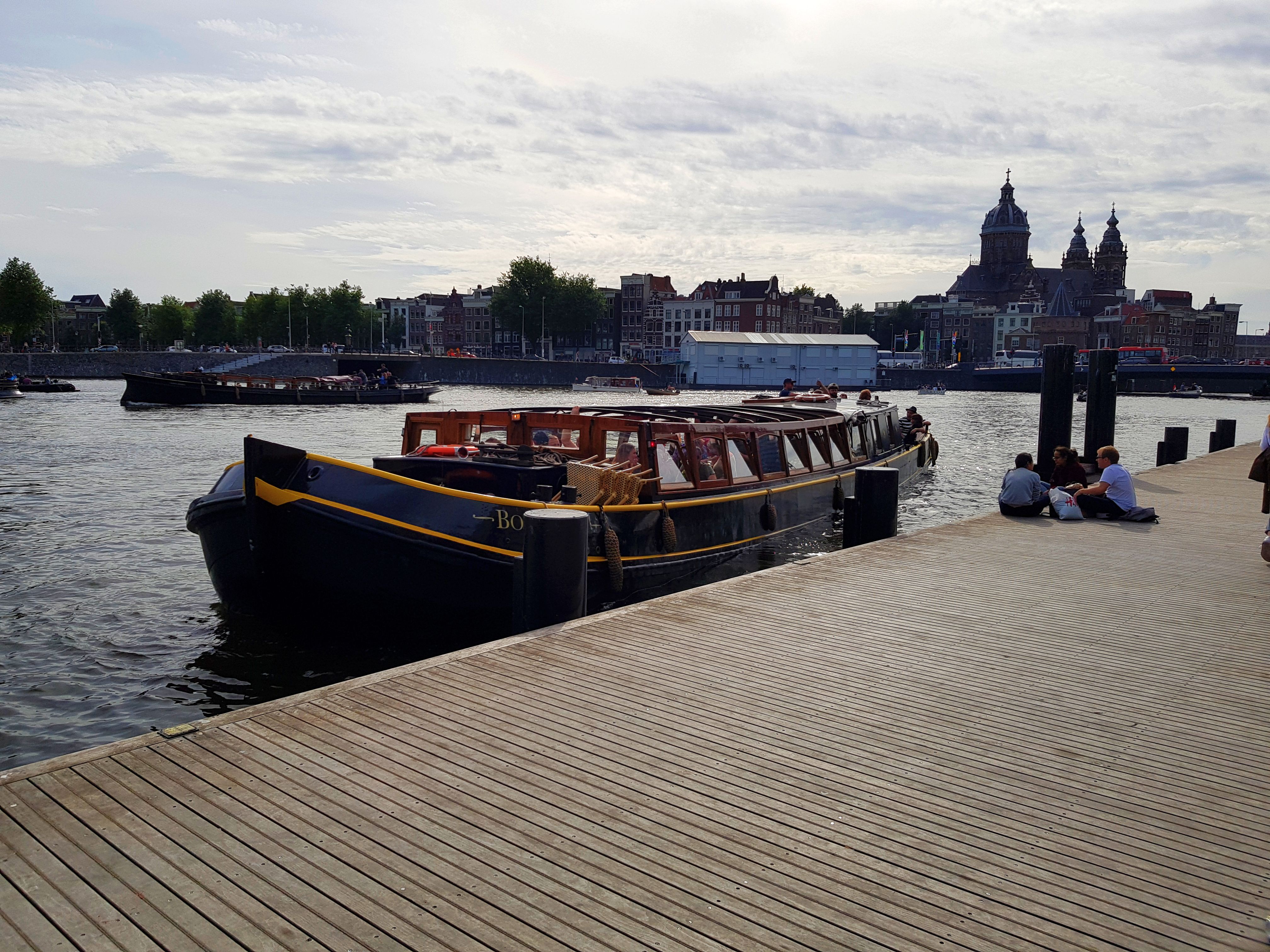 Boot bij Centraal Station